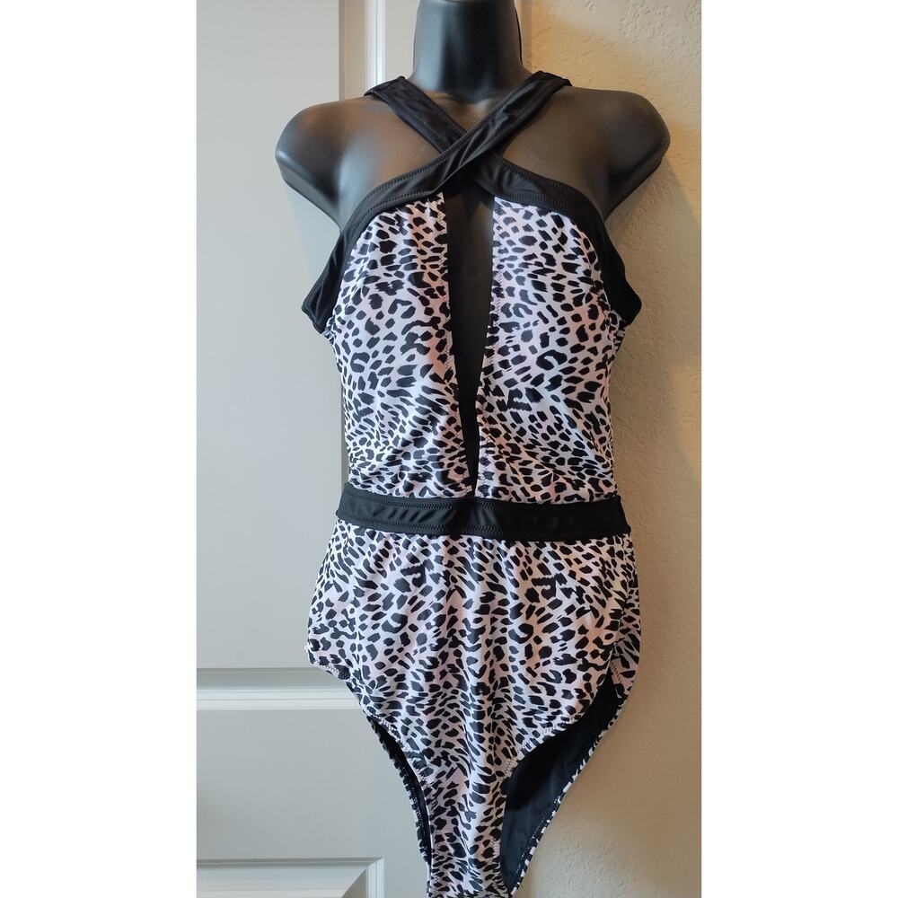 Live life on the beach Leopard print women’s swimsuit. Size XL